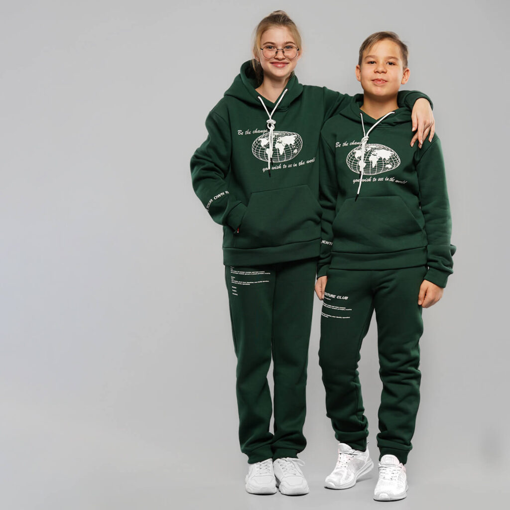 Teplyj Sportivnyj Kostyum Dlya Devochki Elis Izumrudnogo Cveta1.jpg
