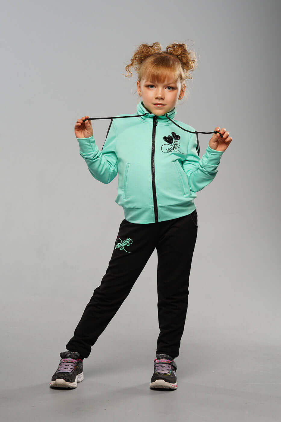 Detskij Sportivnyj Kostyum Liza Myatnogo Cveta1