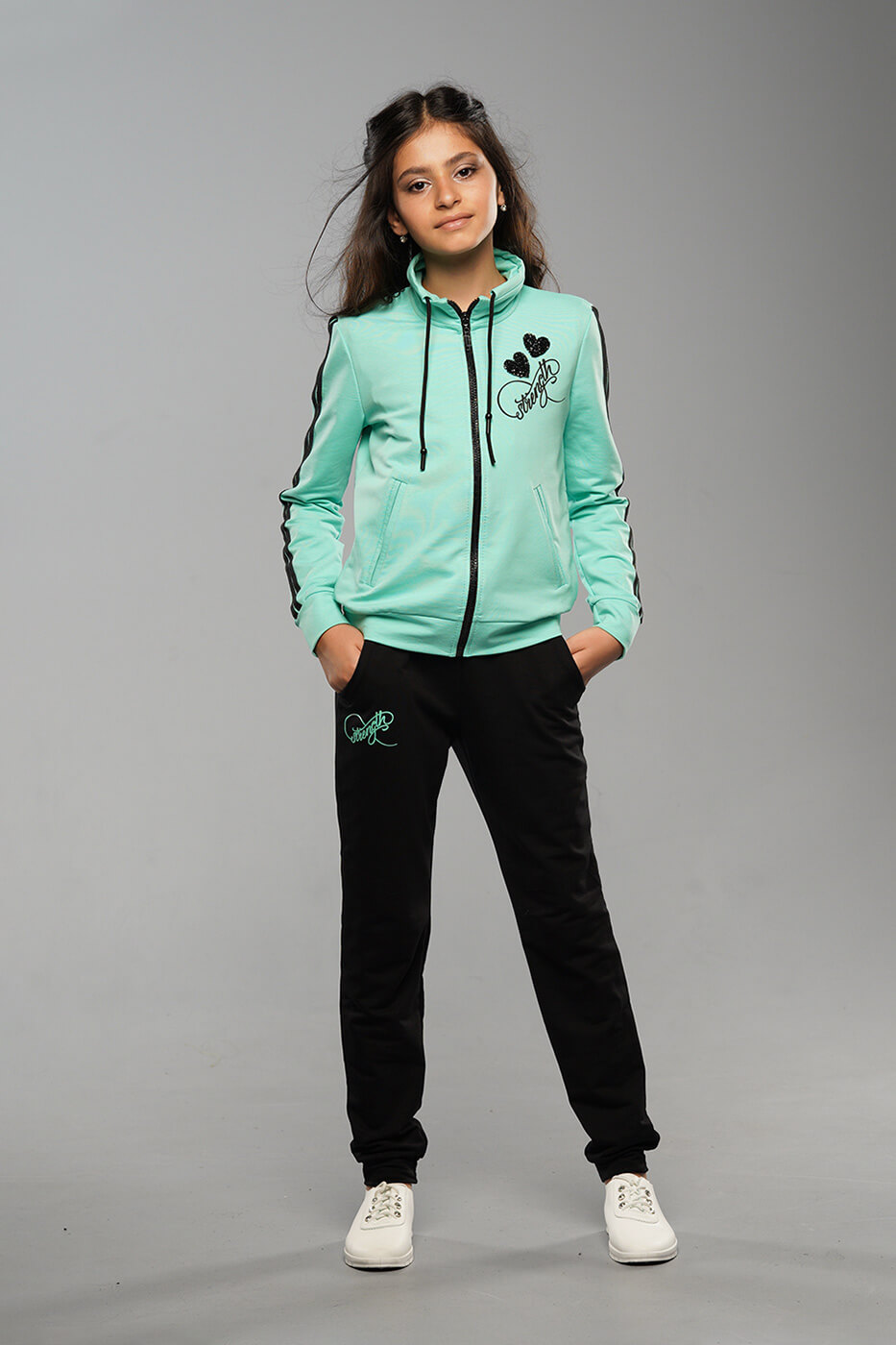 Detskij Sportivnyj Kostyum Liza Myatnogo Cveta2.jpg