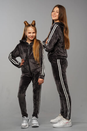 Sportivnyj Velyurovyj Kostyum Dlya Devochki Nikol Seryj.jpg